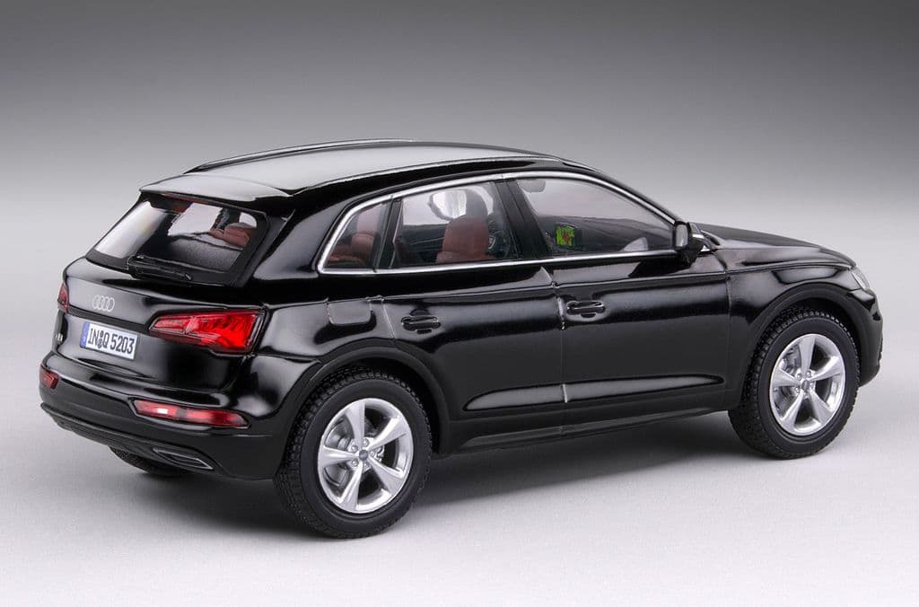 iScale Audi Q5 in Mythos Black 5011605633 1/43 NEW 